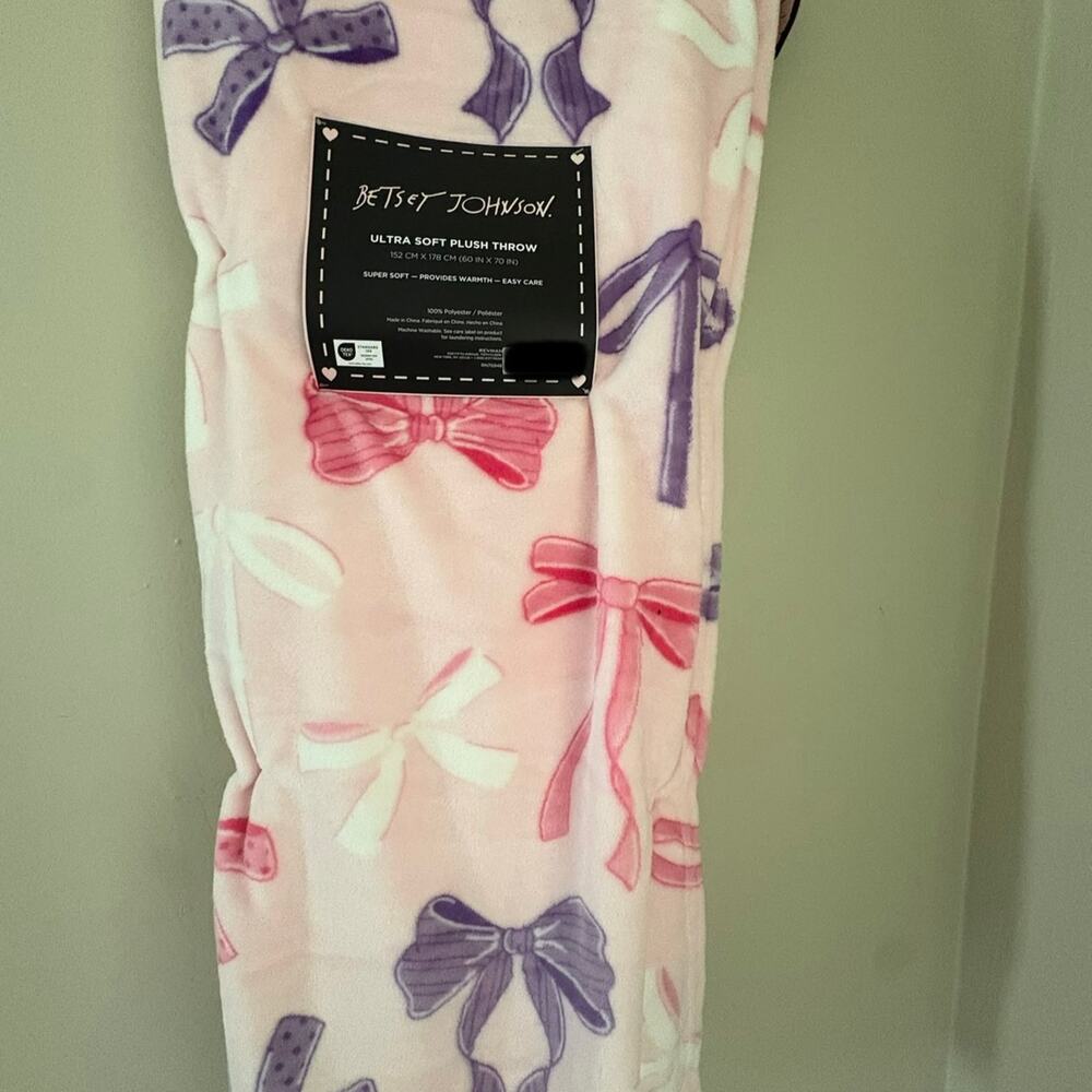 New Betsey Johnson Ultra Soft Plush Throw Blanket Pink Purple Bows 60x70